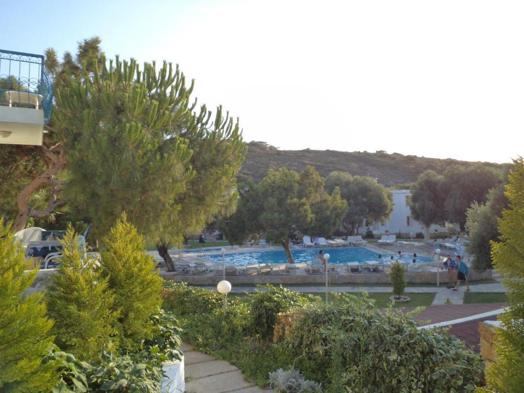 Club Mackerel Holiday Village Foça Exterior foto