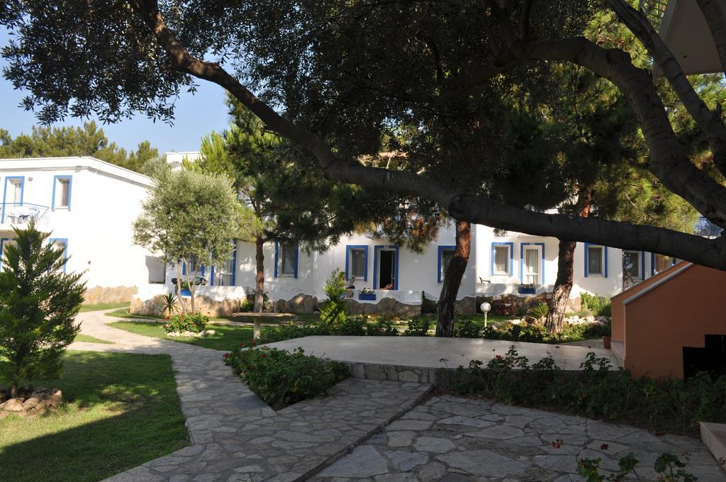 Club Mackerel Holiday Village Foça Exterior foto