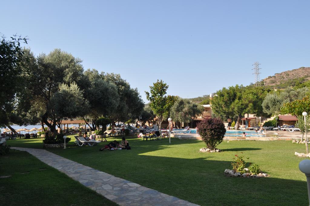 Club Mackerel Holiday Village Foça Exterior foto