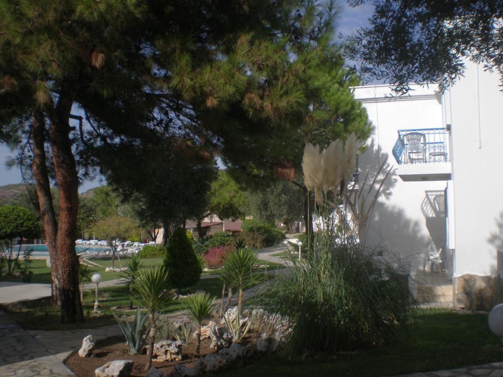 Club Mackerel Holiday Village Foça Exterior foto