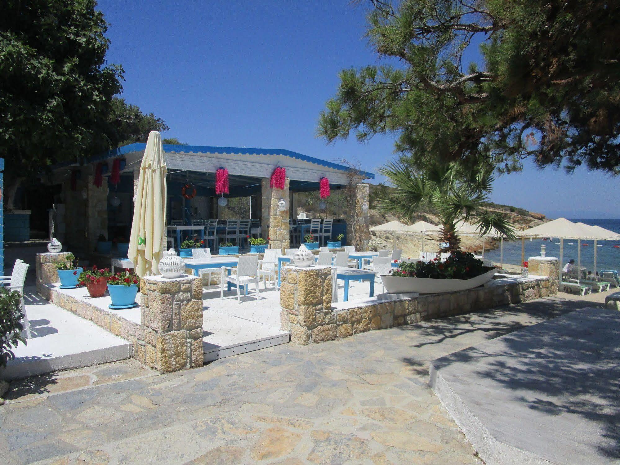 Club Mackerel Holiday Village Foça Exterior foto